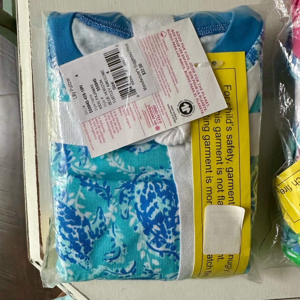 Lilly Pulitzer Blue and White Kids Pajama Set. new in bag. Smoke free, pet free.